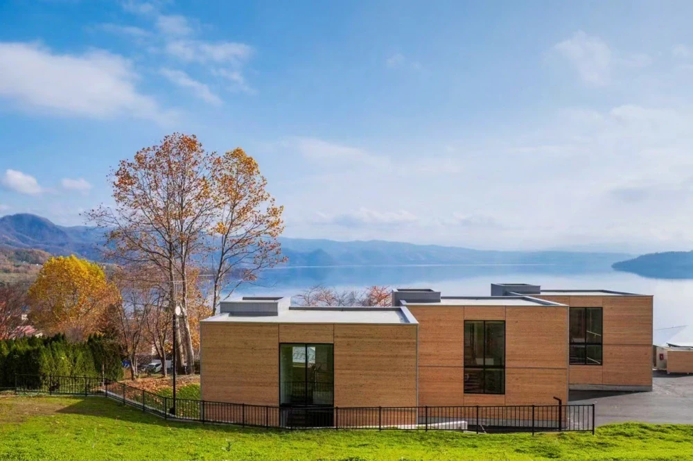 Dusit International brings its Dusit Collection  brand to Japan with the opening of a Kengo  Kuma-designed lakeside retreat in Hokkaido